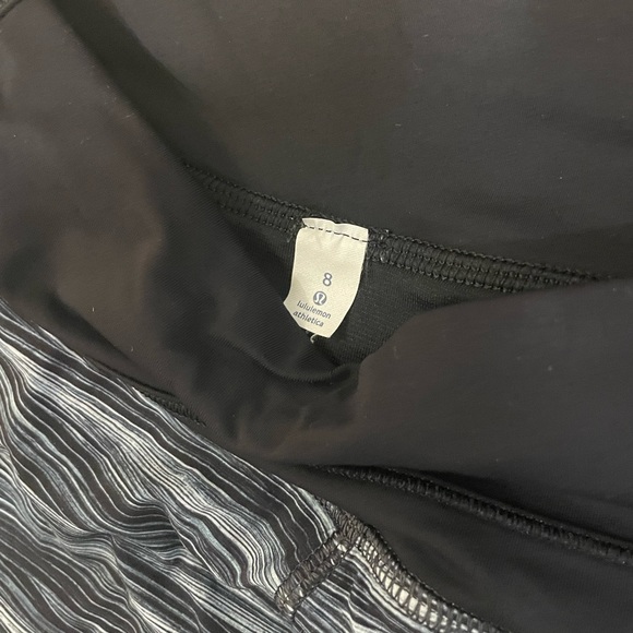 Stripped lulu lemon run time shorts - Picture 2 of 3